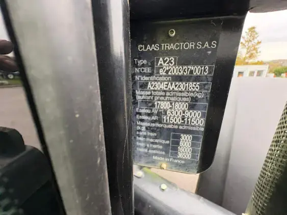 CLAAS AXION 920 - Photo 9