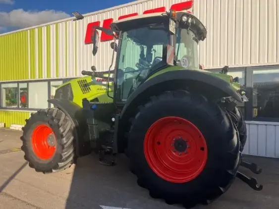 CLAAS AXION 810 - Photo 4