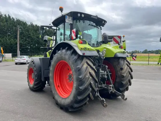 CLAAS ARION 650 CIS+ - Photo 5