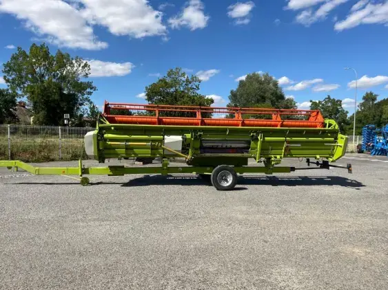 CLAAS LEXION 740 - Photo 23