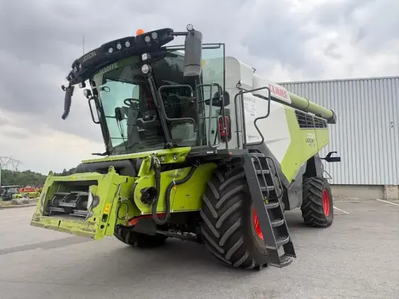 CLAAS Lexion 7700 Montana 4x4 - Photo 3
