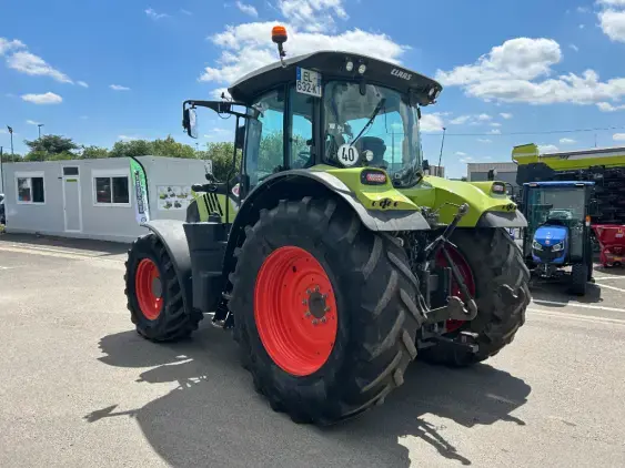 CLAAS ARION 620 - Photo 5
