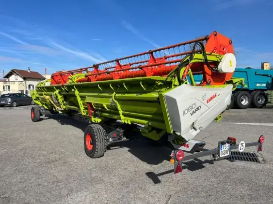 CLAAS Lexion 8700 TT  - Photo 22