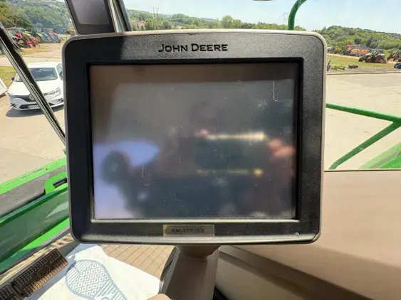 JOHN DEERE T660i - Photo 12