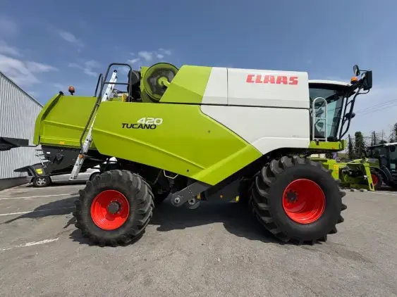 CLAAS TUCANO 420 - Photo 8