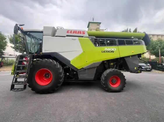 CLAAS LEXION 7400 - Photo 4
