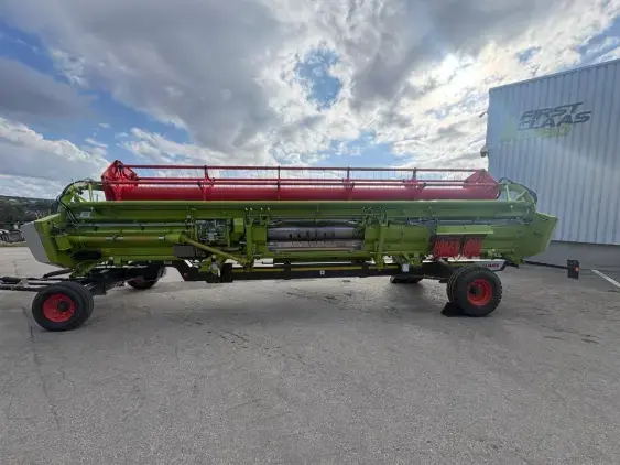 CLAAS TRION 730 - Photo 24