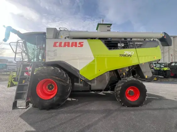 CLAAS TRION 750 - Photo 5