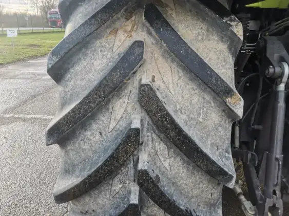 CLAAS ARION 650 - Photo 12