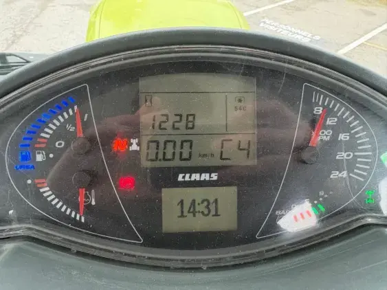CLAAS Arion 630 - Photo 15