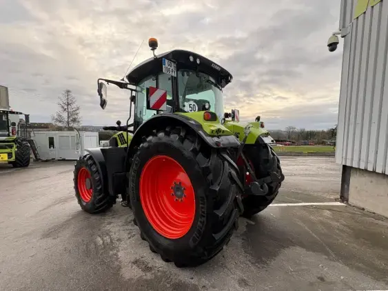 CLAAS ARION 650  - Photo 5