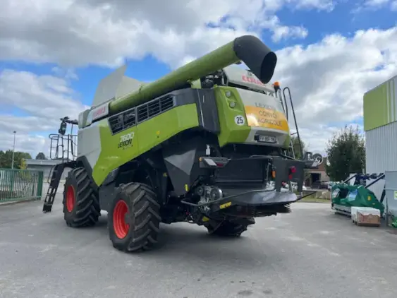 CLAAS LEXION 7600 - Photo 5