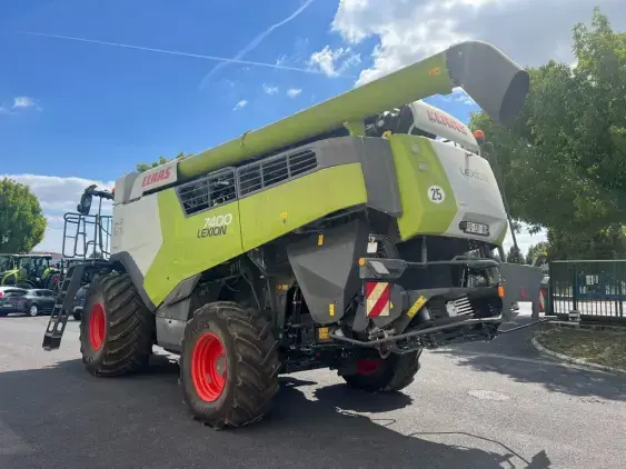 CLAAS Lexion 7400 - Photo 5