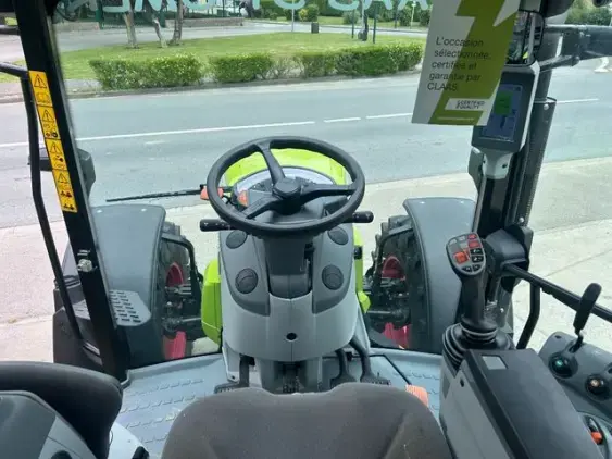 CLAAS Arion 440 - Photo 5