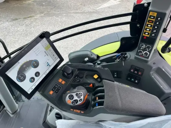 CLAAS ARION 650 cmatic  - Photo 14