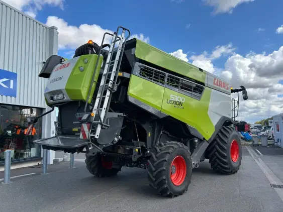 CLAAS Lexion 5300 - Photo 7