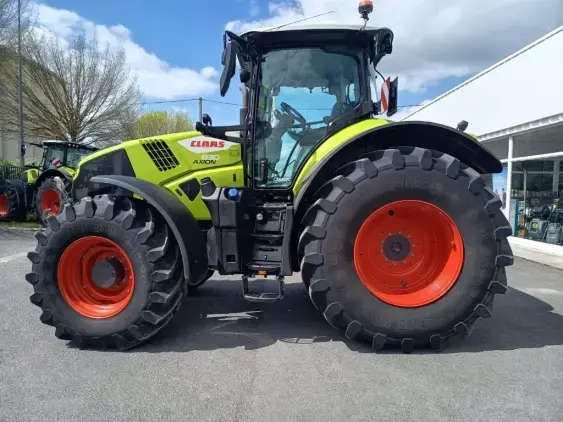 CLAAS AXION 830 CMATIC - Photo 4