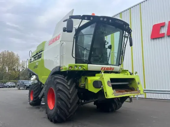 CLAAS LEXION 750 - Photo 1