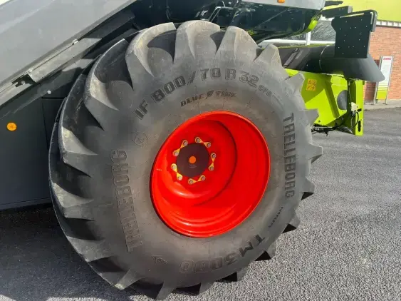 CLAAS TRION 750 - Photo 10
