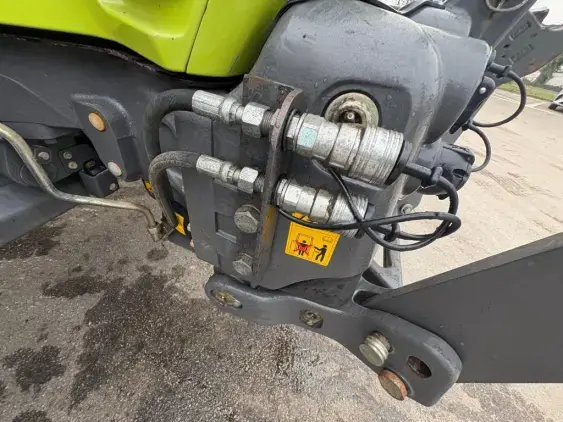 CLAAS ARION 610 - Photo 19