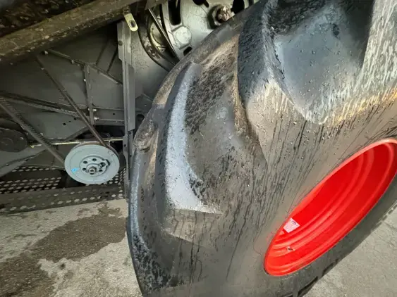 CLAAS LEXION 650 - Photo 11