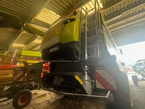 CLAAS LEXION 8700 TT - Photo 10
