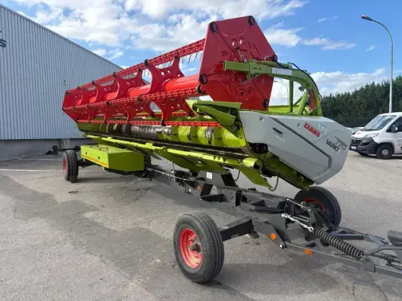 CLAAS TRION 730 - Photo 21