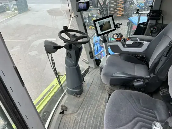 CLAAS Lexion 7400 - Photo 9