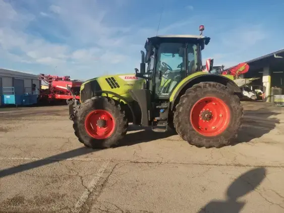 CLAAS Arion 630 c matic - Photo 4