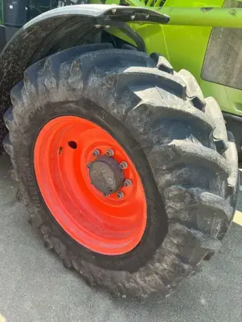 CLAAS Arion 450 - Photo 10