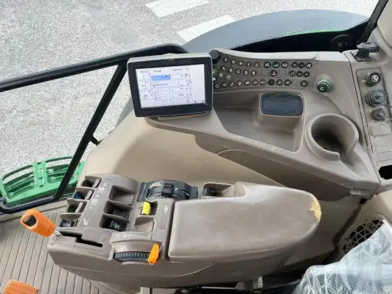 JOHN DEERE 6210R - Photo 14