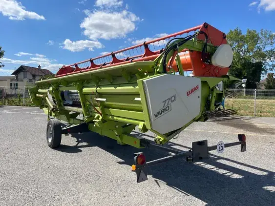 CLAAS LEXION 740 - Photo 22