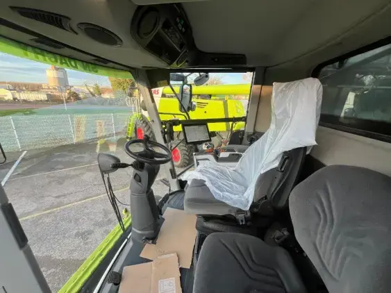 CLAAS LEXION 7600 - Photo 14