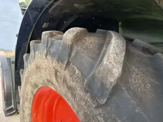 CLAAS ARION 610 - Photo 14