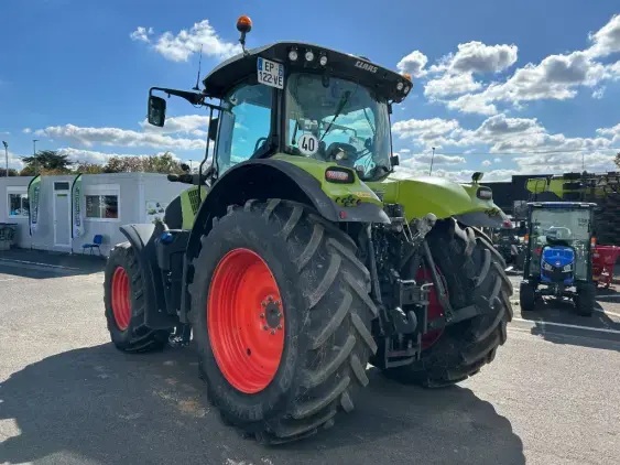 CLAAS Axion 810 cmatic  - Photo 5