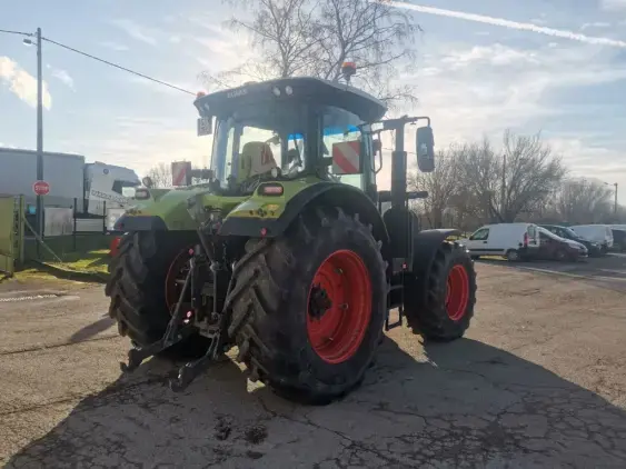 CLAAS Arion 630 c matic - Photo 7
