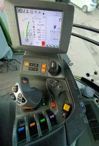 CLAAS AXION 920 - Photo 15