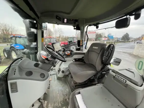 CLAAS AXION 920 CMATIC  - Photo 9