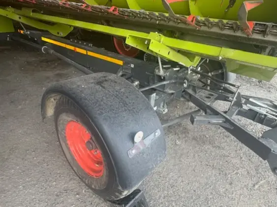 CLAAS LEXION 8700 TT - Photo 4