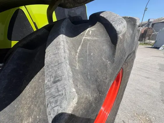 CLAAS AXION 810 - Photo 14