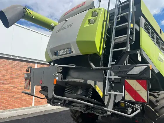 CLAAS Lexion 7400 - Photo 11