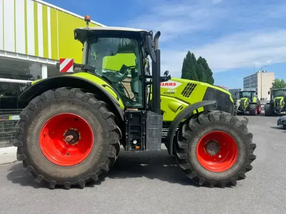 CLAAS AXION 830 - Photo 10