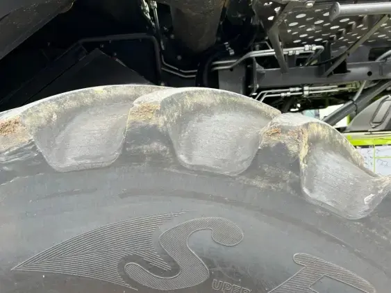 CLAAS Lexion 7400 - Photo 11