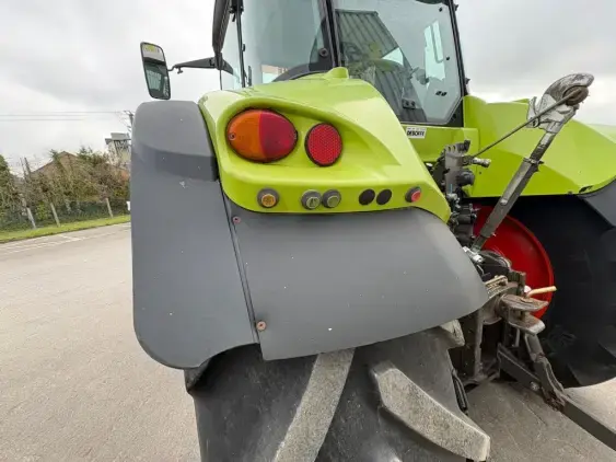 CLAAS ARION 630 CIS  - Photo 16