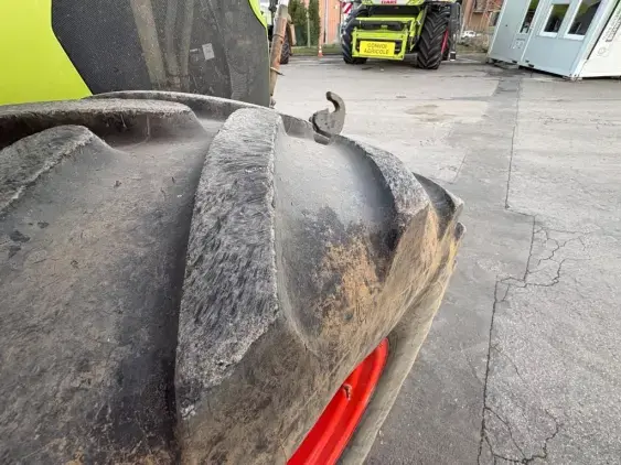 CLAAS ARION 620 - Photo 16