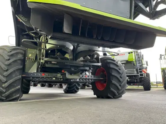 CLAAS LEXION 740 - Photo 11