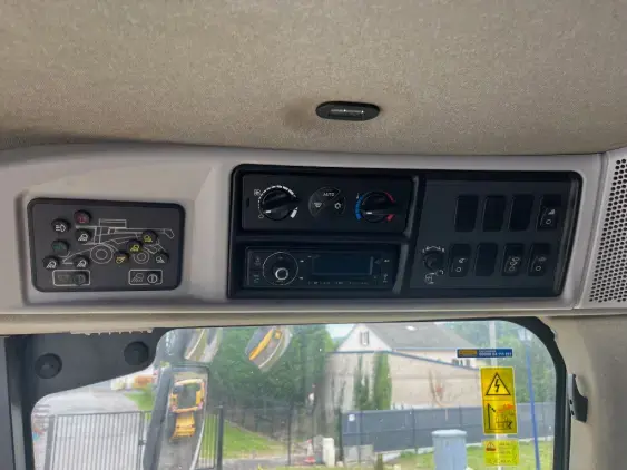 NEW HOLLAND CR 8.80 - Photo 12