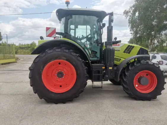 CLAAS ARION 650 - Photo 8