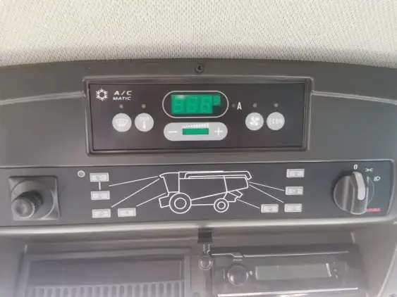 CLAAS LEXION 7600 - Photo 12