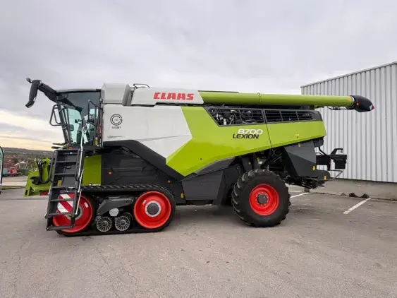 CLAAS LEXION 8700 TT - Photo 4